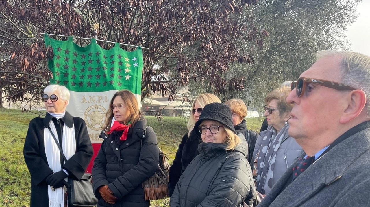 FOLIGNO Ieri la cerimonia in ricordo del sindacalista partigiano Francesco Innamorati, ucciso 81 anni fa da un autocarro dell’esercito... FOLIGNO Ieri la cerimonia in ricordo del sindacalista partigiano Francesco Innamorati, ucciso 81 anni fa da un autocarro dell’esercito...