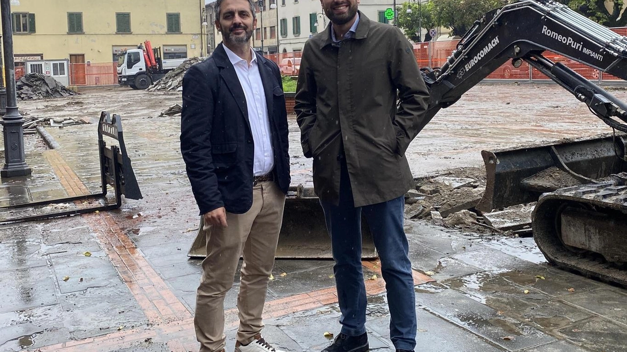 Il sopralluogo del sindaco Vagnoli in piazza Garibaldi Il sopralluogo del sindaco Vagnoli in piazza Garibaldi