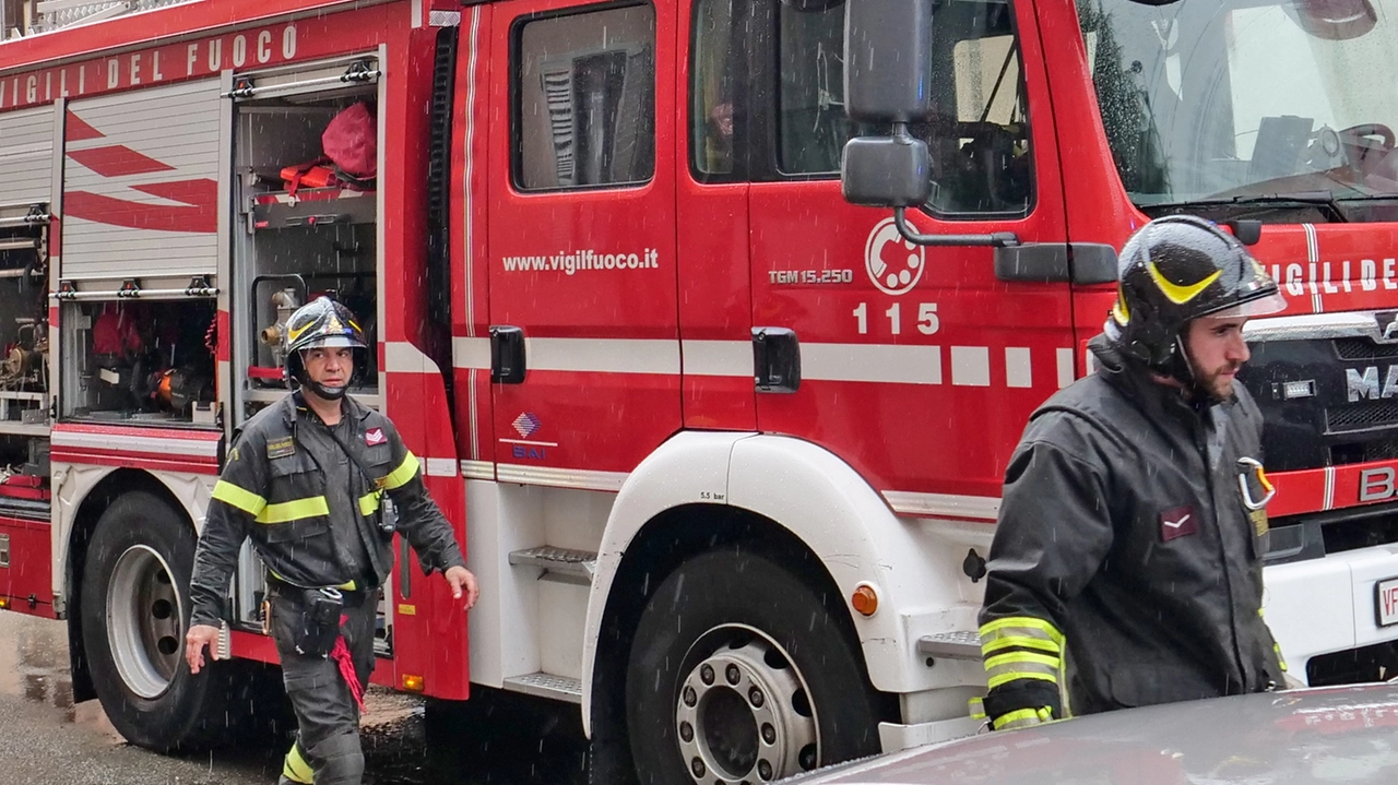Sul posto i vigili del fuoco (Foto di repertorio) Sul posto i vigili del fuoco (Foto di repertorio)