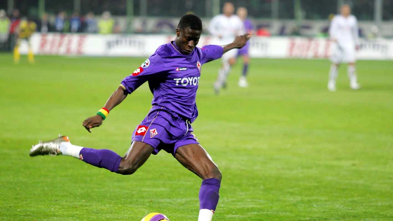 L'ex attaccante viola Papa Waigo L'ex attaccante viola Papa Waigo