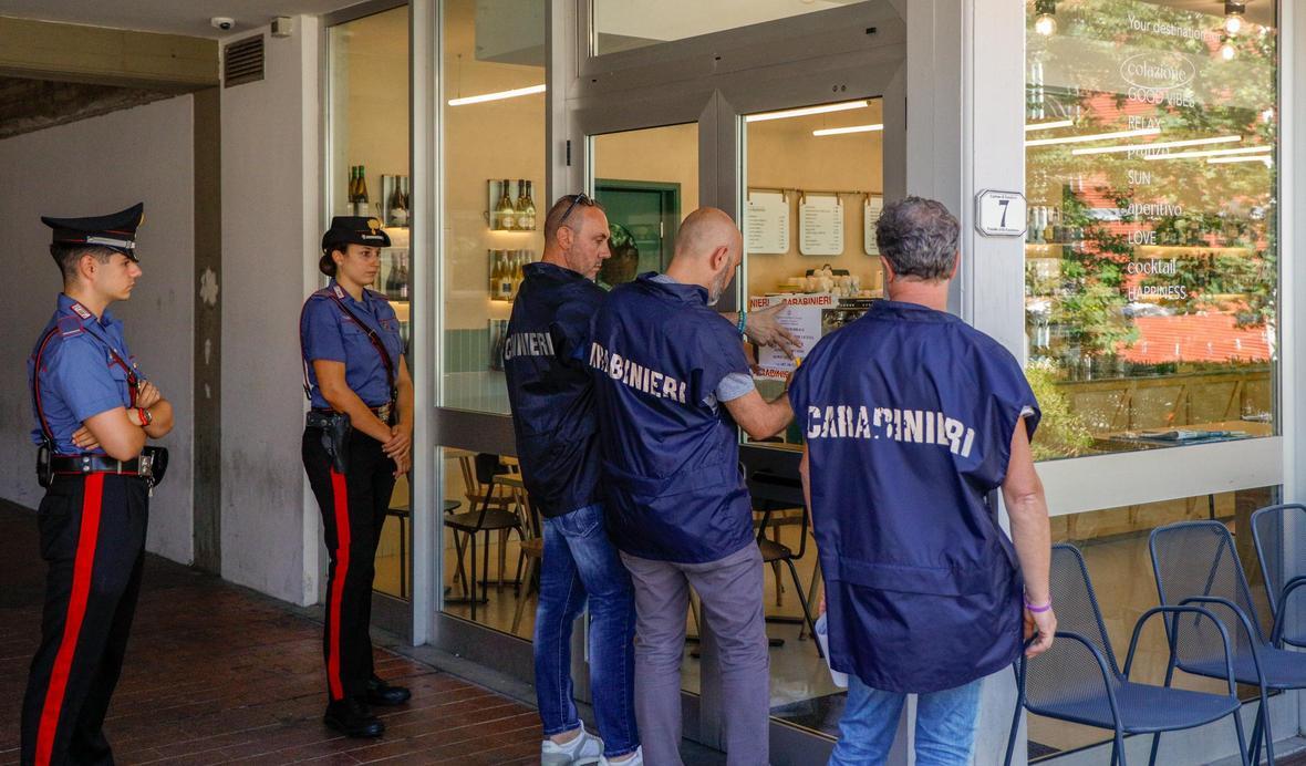 https://www.lanazione.it/image-service/view/acePublic/alias/contentid/YTQ0MTQ5ZjItZGVhZS00/0/la-procura-ha-chiuso-linchiesta-sette-indagati-per-la-rissa-al-bar-fu-un-pestaggio-violentissimo.jpeg?f=1.91:1&w=1200