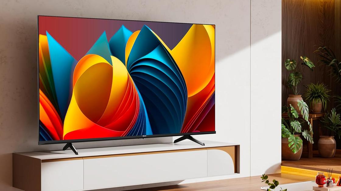 un grande schermo per film e gaming   la smart tv qled da 65  di hisense ora al 17 in meno