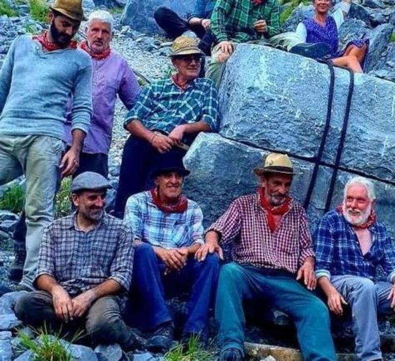 https://www.lanazione.it/image-service/view/acePublic/alias/contentid/YTQ0Y2UzMGQtYmNmNC00/0/amarcord-sulla-vandelli-ecco-incontri-con-la-storia.jpeg