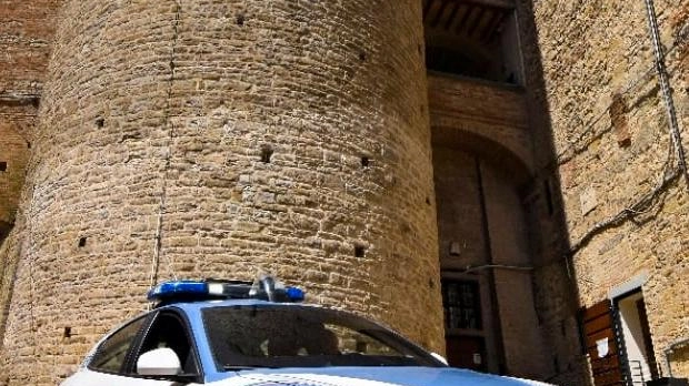 Le indagini, condotte dagli agenti del Commissariato di Città di Castello, hanno portato all’arresto di un uomo di 68 anni Le indagini, condotte dagli agenti del Commissariato di Città di Castello, hanno portato all’arresto di un uomo di 68 anni