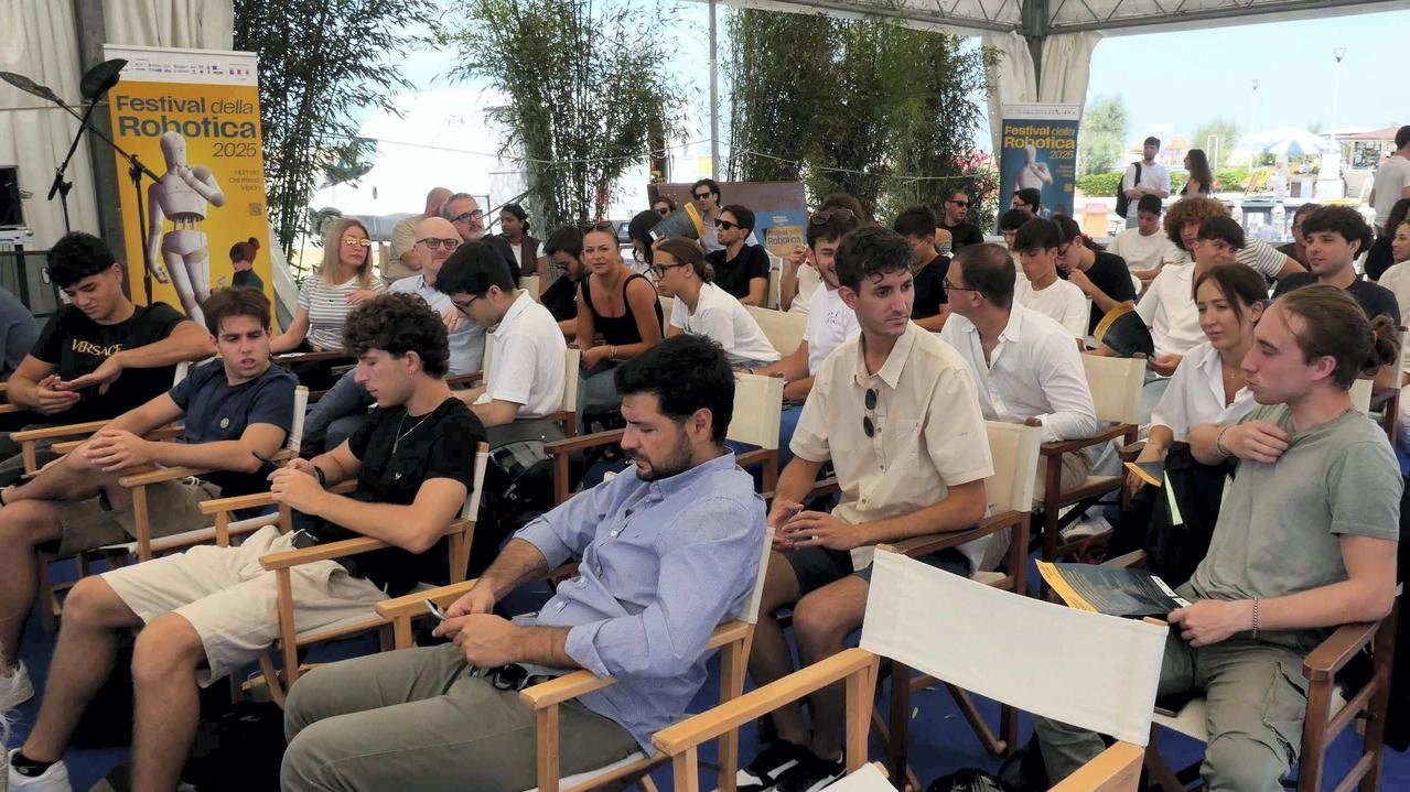 Villaggio della manifestazione gremito per l’ultima tappa della kermesse sulla tecnologia. Sotto i riflettori anche le implicazioni per il Carnevale e le potenziali evoluzioni dei carri.