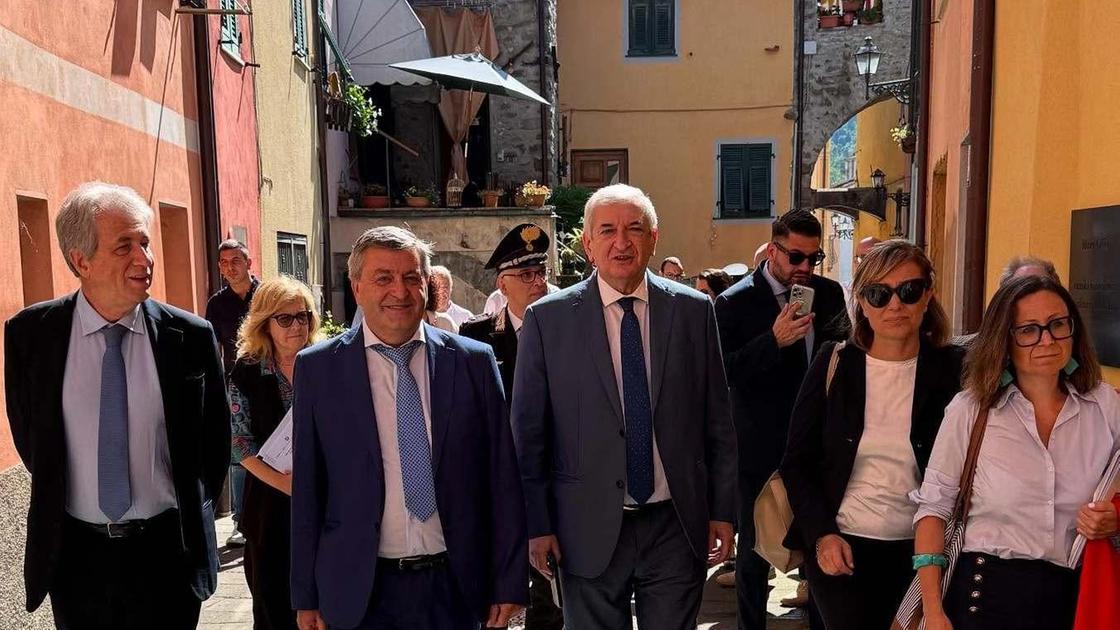 Il ministro per il Pnrr in visita a Brugnato Il ministro per il Pnrr in visita a Brugnato