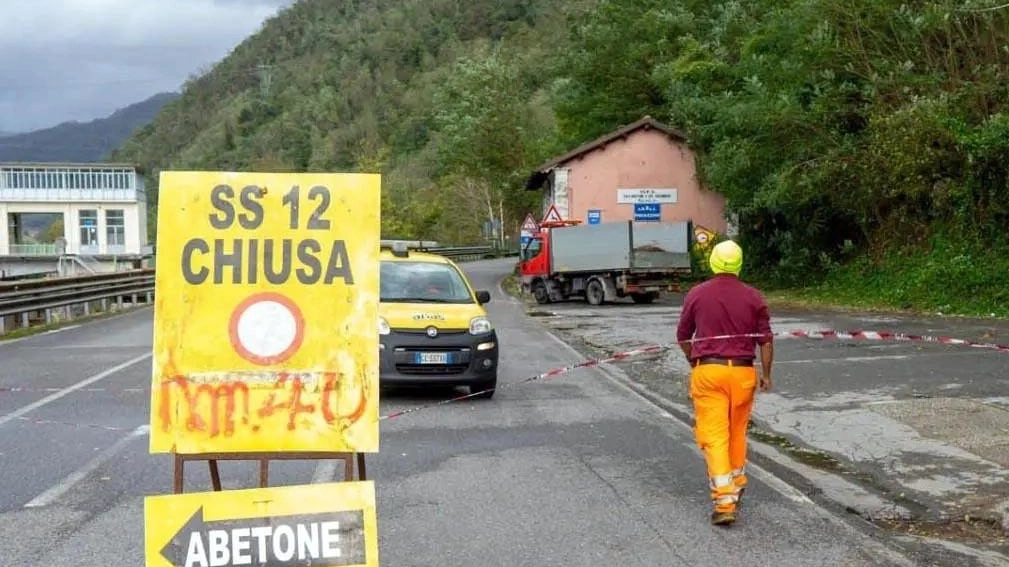 Un’inmmagine relativa all’inverno del 2023, quando la SS12 fu chiusa a seguito dei danni da maltempo (Foto Borghesi) Un’inmmagine relativa all’inverno del 2023, quando la SS12 fu chiusa a seguito dei danni da maltempo (Foto Borghesi)