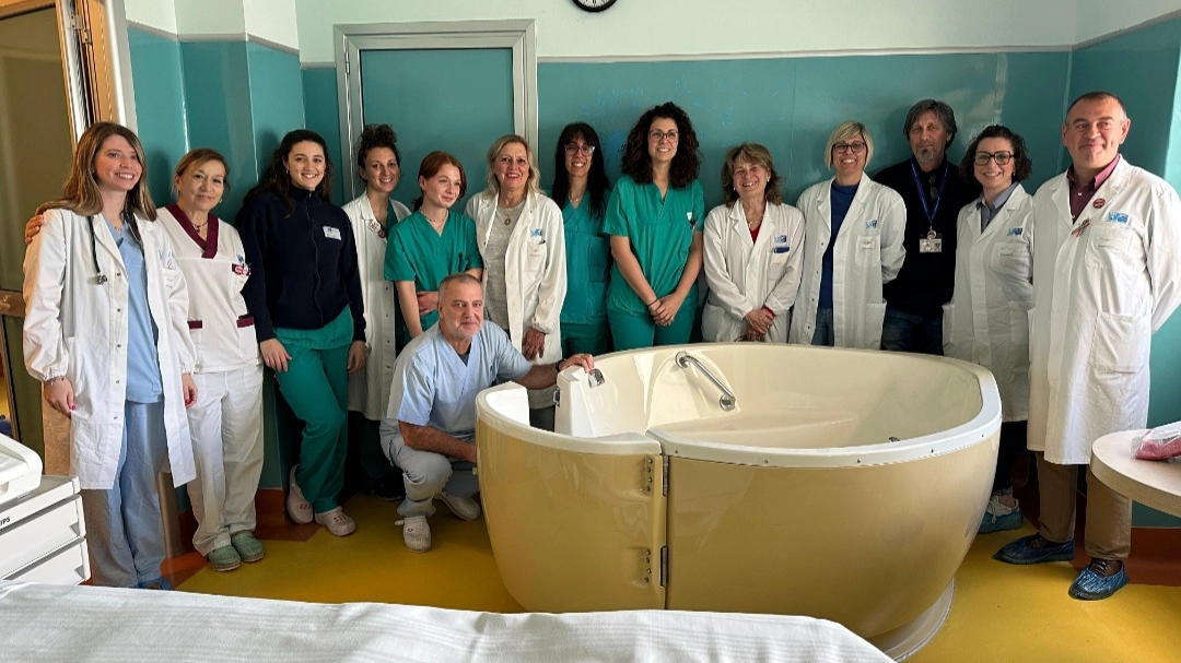 Grosseto, in funzione all’ospedale la vasca nativa per partorire in acqua