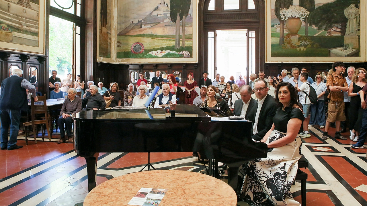 La festa per l’ingresso del caffè gestito da Renzo Borelli nell’Olimpo dei caffè storici d’Italia La festa per l’ingresso del caffè gestito da Renzo Borelli nell’Olimpo dei caffè storici d’Italia