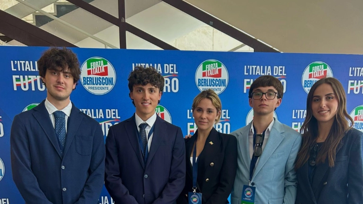 I cinque delegati di Forza Italia Giovani Pisa I cinque delegati di Forza Italia Giovani Pisa