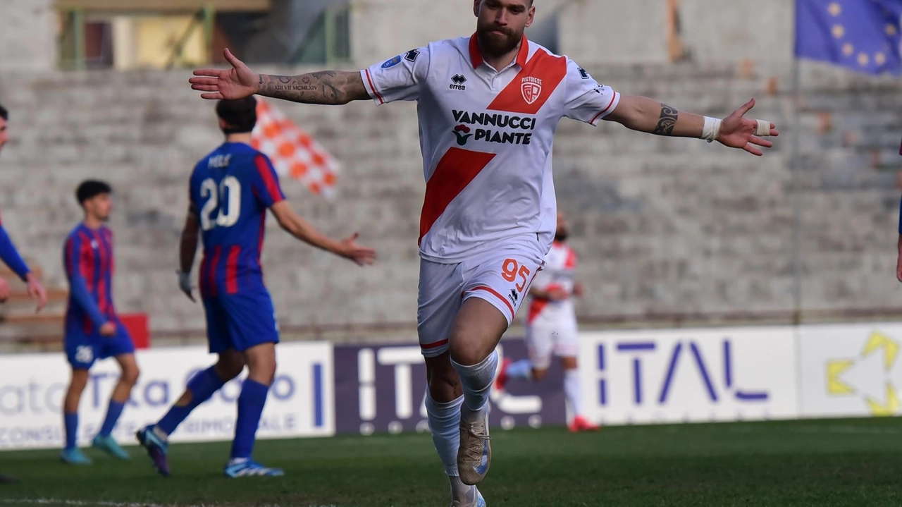 Con la doppietta al Progresso Claudio Sparacello ha raggiunto quota 9 gol in campionato (Acerboni-Castellani) Con la doppietta al Progresso Claudio Sparacello ha raggiunto quota 9 gol in campionato (Acerboni-Castellani)