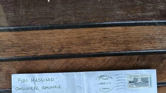 Nuovo inquietante caso nei confronti del consigliere di opposizione. Quando fu assessore della giunta Buselli la sua auto venne data alle fiamme. Nuovo inquietante caso nei confronti del consigliere di opposizione. Quando fu assessore della giunta Buselli la sua auto venne data alle fiamme.