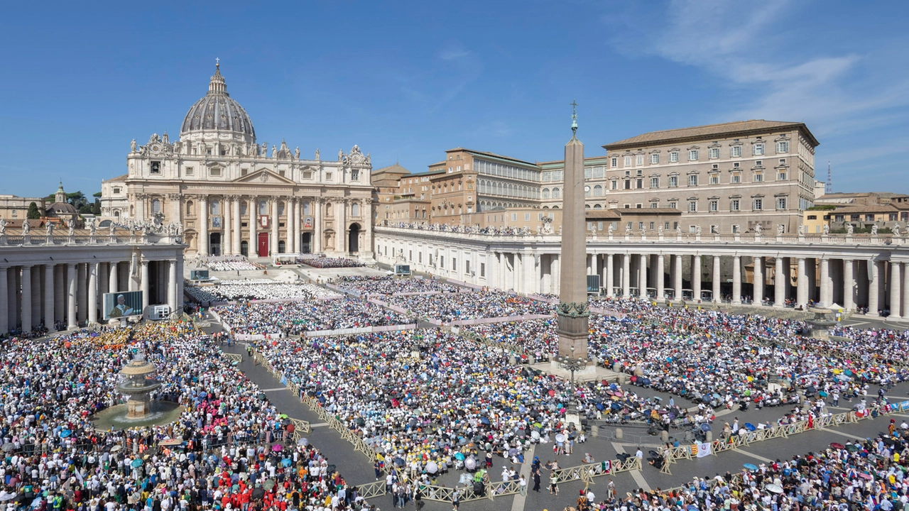 Mattarella a San Pietro per Acutis e Frassati santi