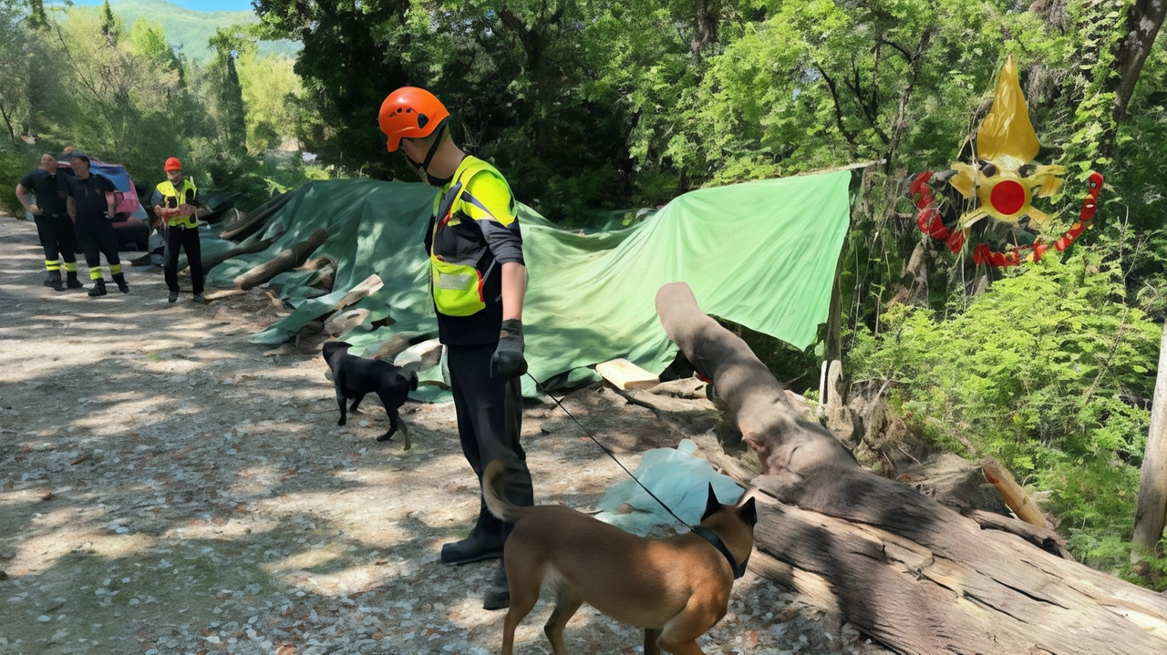 I vigili del fuoco con il gruppo sommozzatori sono arrivati a San Cipriano I vigili del fuoco con il gruppo sommozzatori sono arrivati a San Cipriano