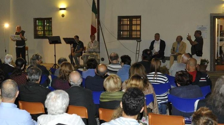 L’aia di Casa di Zela in via Nuova 48 a Caserana (Quarrata) questa estate si trasforma in spazio teatrale a... L’aia di Casa di Zela in via Nuova 48 a Caserana (Quarrata) questa estate si trasforma in spazio teatrale a...