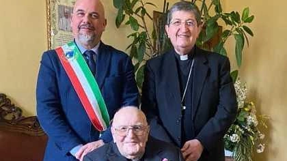 A Montelupo Fiorentino si è spento don Carlo Delli, decano dei preti della diocesi di Firenze. Conosciuto per la sua dedizione alla comunità e all'insegnamento, ha lasciato un segno indelebile tra i suoi fedeli. A Montelupo Fiorentino si è spento don Carlo Delli, decano dei preti della diocesi di Firenze. Conosciuto per la sua dedizione alla comunità e all'insegnamento, ha lasciato un segno indelebile tra i suoi fedeli.