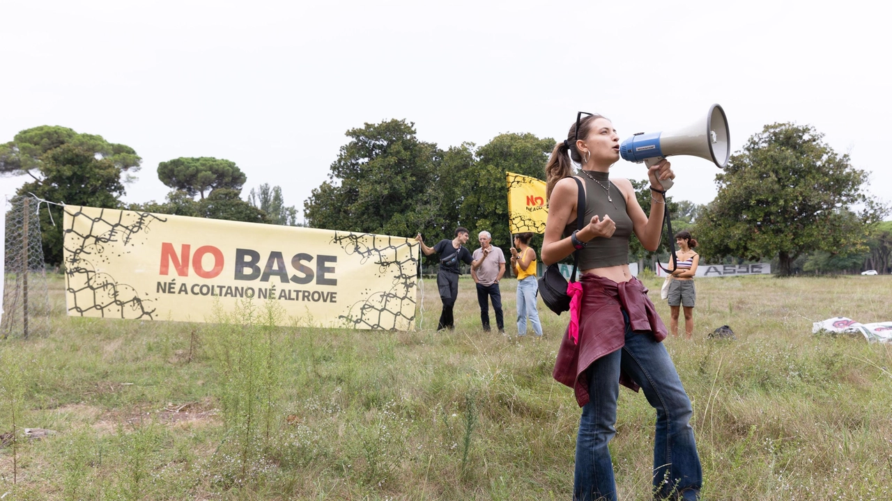 Quattordici associazioni ambientaliste lanciano petizione contro progetto di base militare nel Parco di Pisa, con firme di personalità di rilievo nazionale e internazionale. Petizione disponibile online. Quattordici associazioni ambientaliste lanciano petizione contro progetto di base militare nel Parco di Pisa, con firme di personalità di rilievo nazionale e internazionale. Petizione disponibile online.