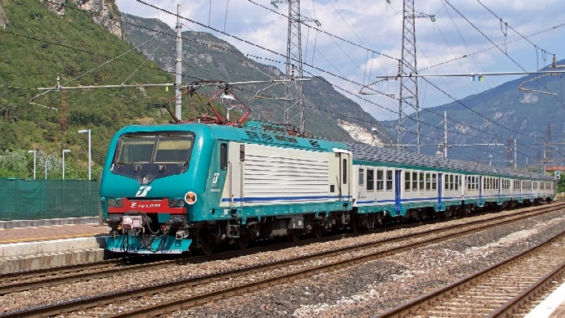 Un treno locale (immagine di repertorio)