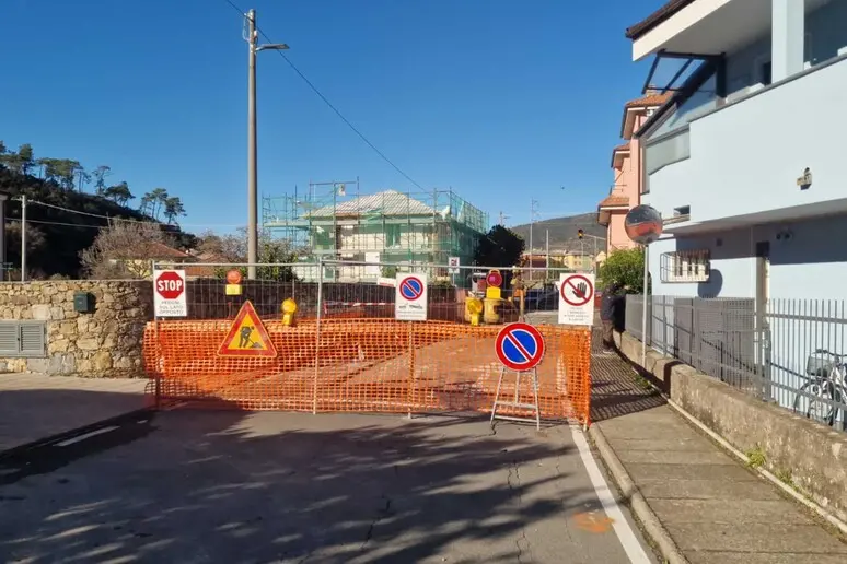 Le opere incompiute. Ex colonia Olivetti al palo. Via Falcinello senza ponte