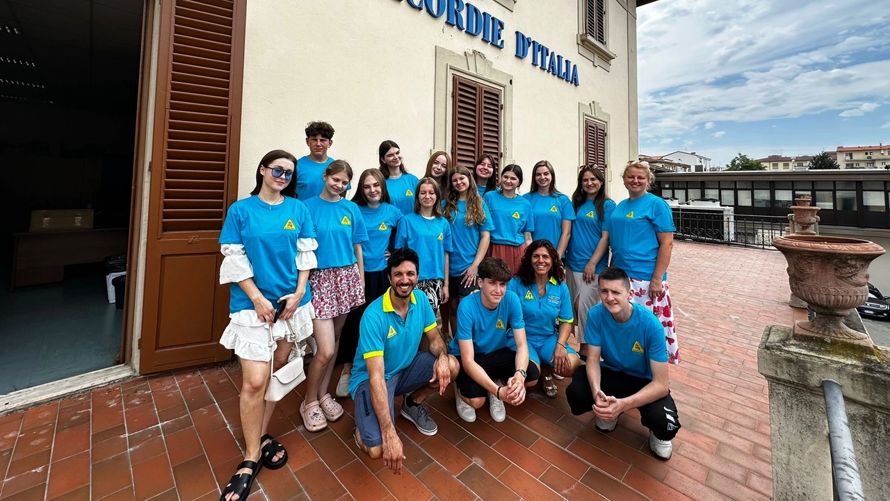 Una foto del gruppo di giovani volontari e volontarie ucraini Una foto del gruppo di giovani volontari e volontarie ucraini