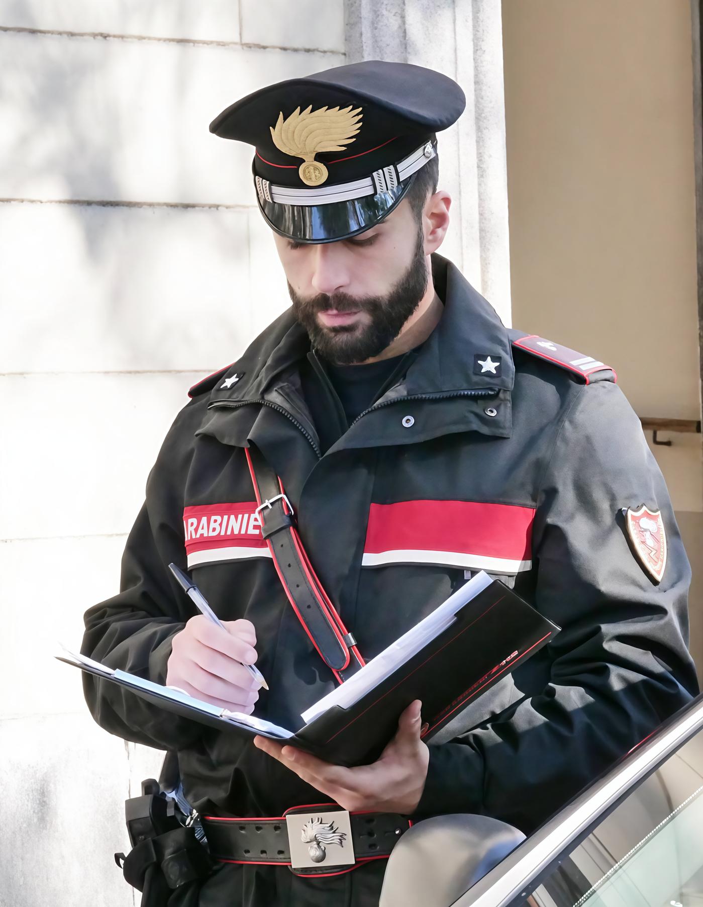  un maniaco in centro allarme fra le studentesse si spoglia e si tocca 