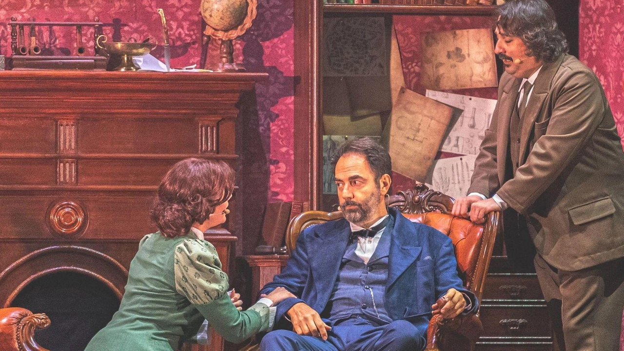 Il popolare attore è protagonista domani e giovedì al Teatro Lyrick di Assisi con un travolgente spettacolo tra misteri, ironia e canzoni Il popolare attore è protagonista domani e giovedì al Teatro Lyrick di Assisi con un travolgente spettacolo tra misteri, ironia e canzoni