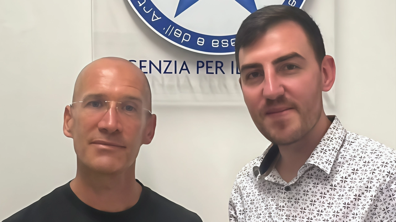 A sinistra il maestro Nicola Ricci, fondatore della scuola Fiore di Loto, insieme a Daniele Tarantino, presidente di Confimpresa