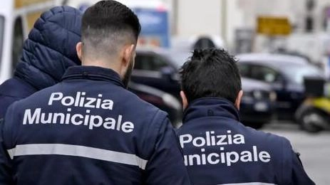 Tettoie e box abusivi in una ditta artigianale. Così è scattata l’ordinanza della rimessa in pristino dei luoghi. Il Comune... Tettoie e box abusivi in una ditta artigianale. Così è scattata l’ordinanza della rimessa in pristino dei luoghi. Il Comune...