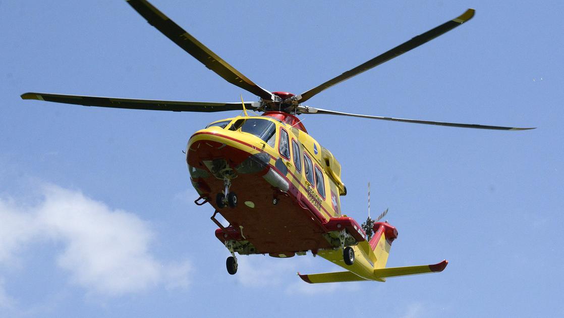 grave incidente sul lavoro si ferisce con una lamiera e rischia di perdere una mano da Lanazione.it grave incidente sul lavoro si ferisce con una lamiera e rischia di perdere una mano