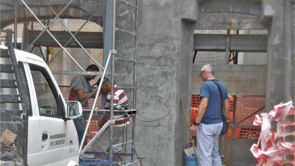 Una ferita rimarginata. Messa in sicurezza la casa bombardata Una ferita rimarginata. Messa in sicurezza la casa bombardata