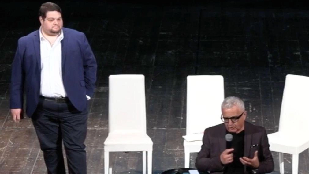 Il sindaco Piero Pii e l’assessore Daniele Tozzi al Teatro del Popolo