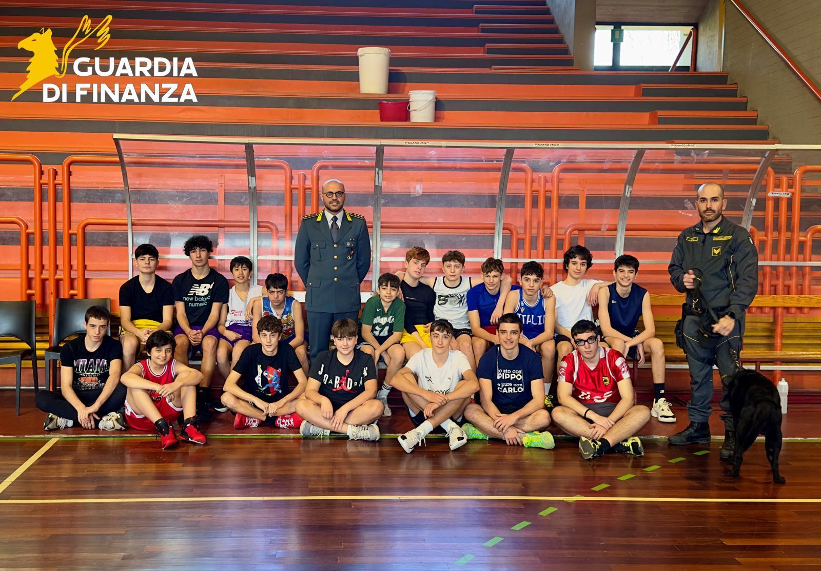 Educazione alla legalità economica: la Guardia di Finanza incontra la Florence Basket Educazione alla legalità economica: la Guardia di Finanza incontra la Florence Basket