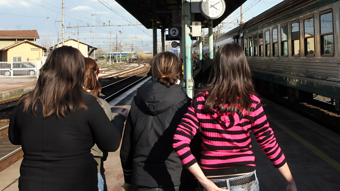 Pendolari alla stazione di Signa che resterà chiusa per due weekend (FotoGermogli)