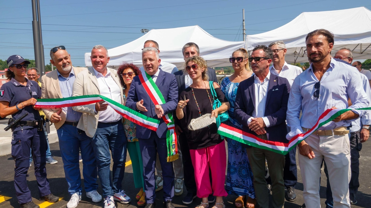 Parcheggi aggiuntivi per auto e moto, colonne per la ricarica elettrica e migliorie per la viabilità. Il sindaco Peracchini:"Entro il marzo del 2025 pronto il nuovo binario per il Cinque Terre express" . . Parcheggi aggiuntivi per auto e moto, colonne per la ricarica elettrica e migliorie per la viabilità. Il sindaco Peracchini:"Entro il marzo del 2025 pronto il nuovo binario per il Cinque Terre express" . .