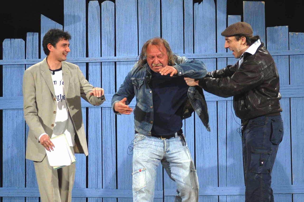 Alessandro Paci e Massimo Ceccherini in scena con Carlo Monni
