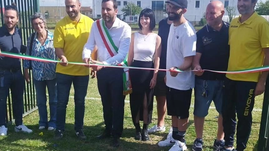 La frazione in festa per i suoi alfieri e il campo rinnovato . La frazione in festa per i suoi alfieri e il campo rinnovato .