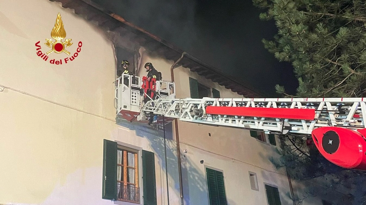 Sul posto i vigili del fuoco