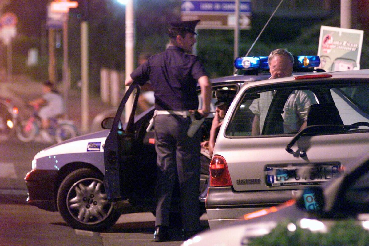 Ladri in azione alla sagra. Rubano le chiavi dall’auto e tentano di entrare in casa