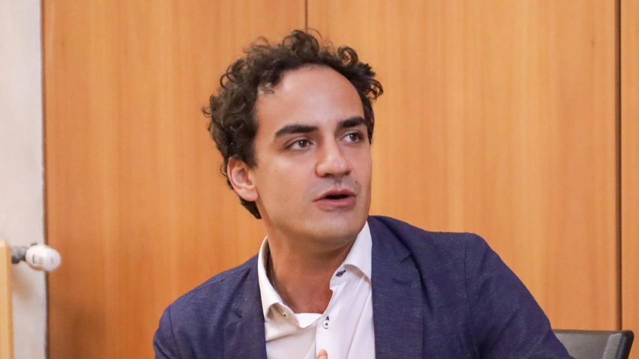 Il sindaco di San Giovanni Valentina Vadi presemte al tavolo regionale e Valerio Fabiani, consigliere per il lavoro e le crisi industriali del presidente Eugenio Giani Il sindaco di San Giovanni Valentina Vadi presemte al tavolo regionale e Valerio Fabiani, consigliere per il lavoro e le crisi industriali del presidente Eugenio Giani