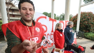 Momenti di paura in centro. Pugni contro la volontaria: "Pronta a tornare sul campo"