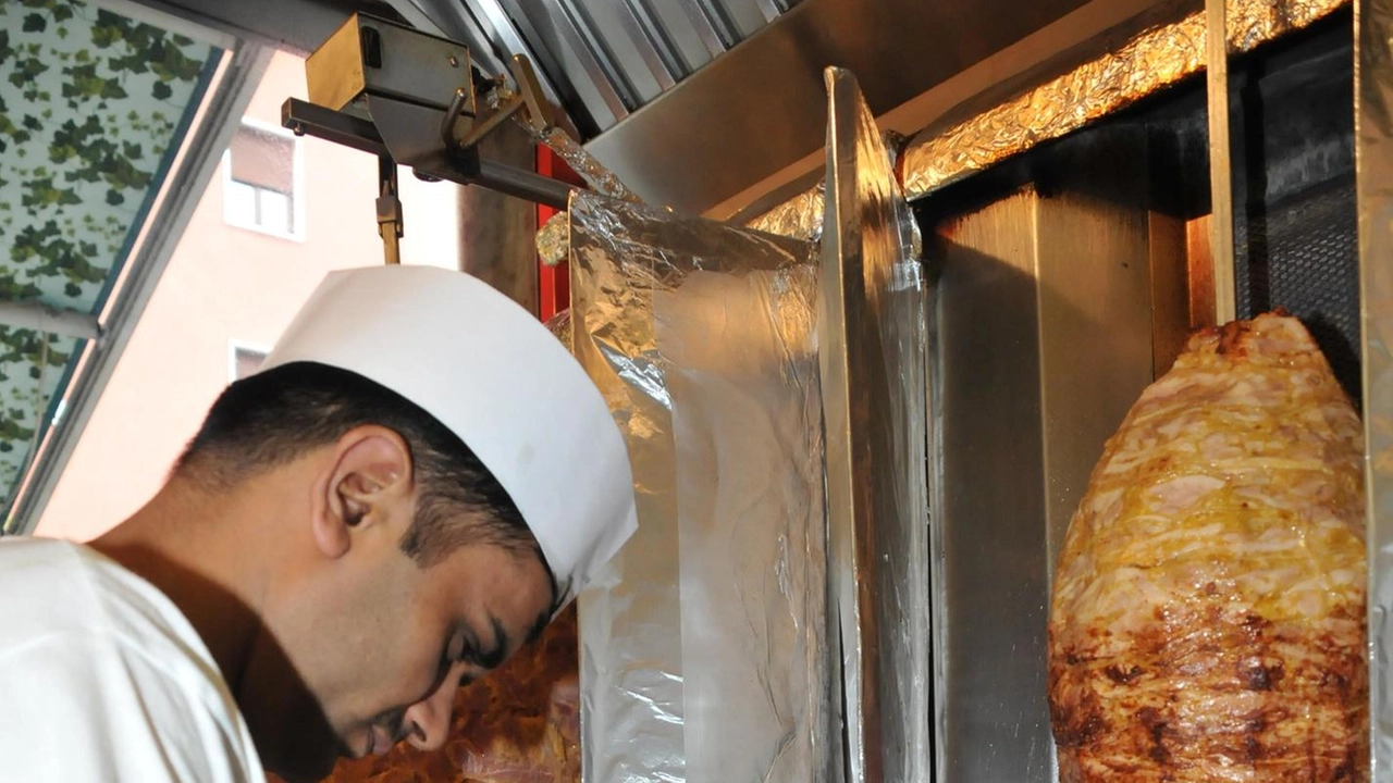 Il Comune limiterà l’apertura di ristoranti, paninoteche e kebabbari in altre strade Il Comune limiterà l’apertura di ristoranti, paninoteche e kebabbari in altre strade