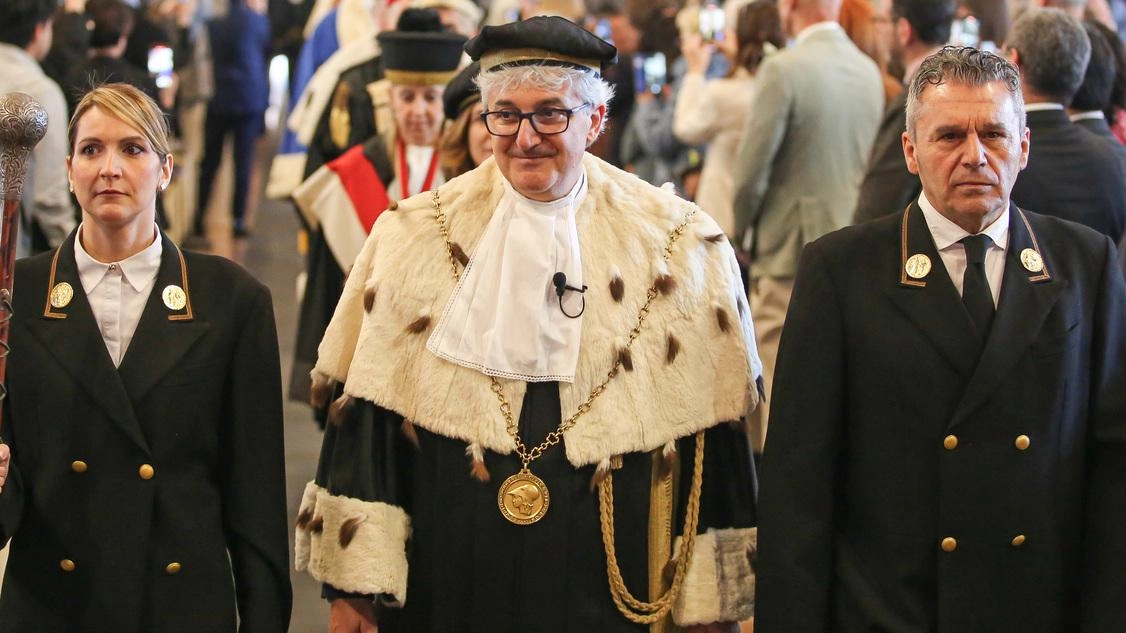 Per eleggere il successore di Maurizio Oliviero si vota il 4 giugno. Eventuale ballottaggio il 17. Ecco chi sono i professori in lizza per la poltrona più prestigiosa di Palazzo Murena . Per eleggere il successore di Maurizio Oliviero si vota il 4 giugno. Eventuale ballottaggio il 17. Ecco chi sono i professori in lizza per la poltrona più prestigiosa di Palazzo Murena .