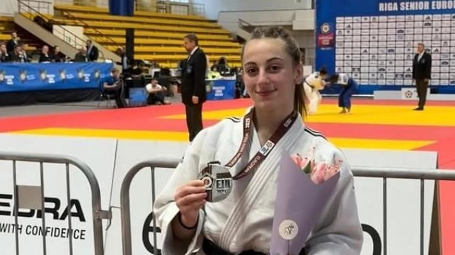 Elena Guarducci con l’argento conquistato a Riga