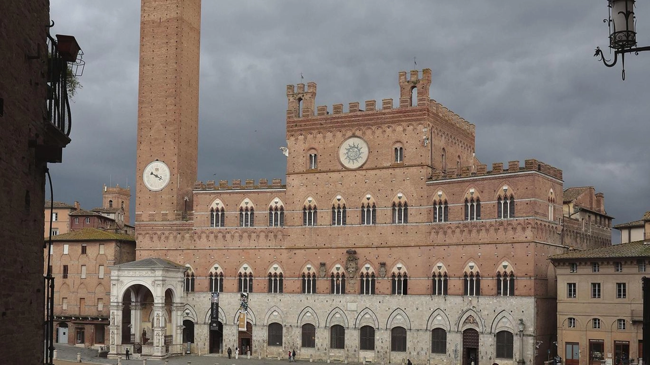 Turisti in Piazza del Campo Turisti in Piazza del Campo