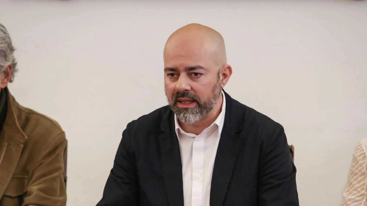 L'assessore Zuccherini annuncia interventi per le strade di Perugia, ma i cittadini esprimono preoccupazioni per il dissesto stradale. L'assessore Zuccherini annuncia interventi per le strade di Perugia, ma i cittadini esprimono preoccupazioni per il dissesto stradale.