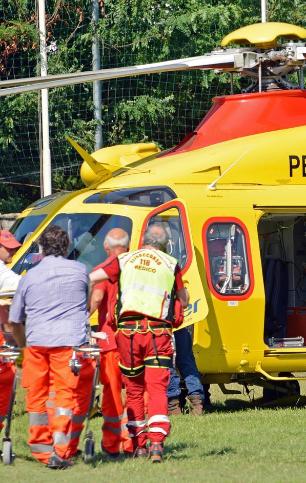 Incidenti, auto contro moto: due feriti gravi Incidenti, auto contro moto: due feriti gravi