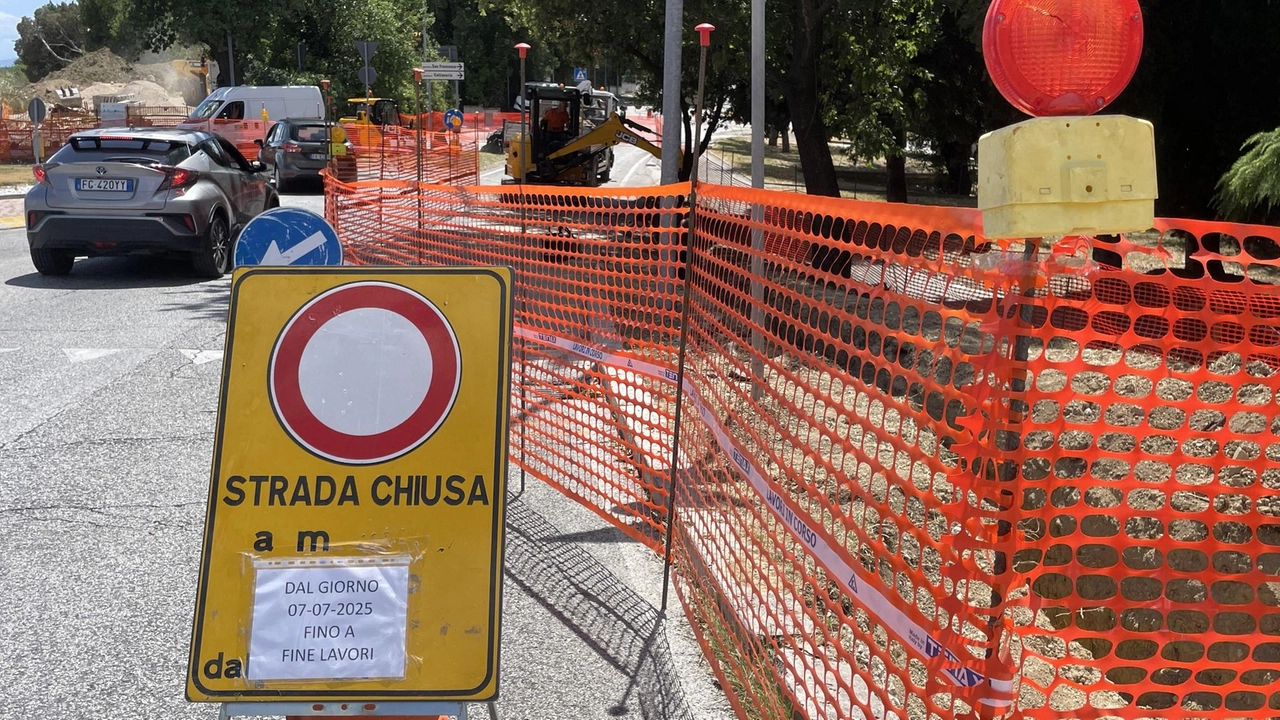 Sono, si spera, alle ultime battute i lavori in via Roma e in via 2 Giugno a Certaldo e ci saranno cambiamenti per la viabilità (. foto d’archivio Sono, si spera, alle ultime battute i lavori in via Roma e in via 2 Giugno a Certaldo e ci saranno cambiamenti per la viabilità (. foto d’archivio