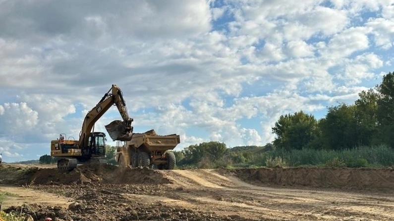 Rifacimento della pavimentanzione sulla strada 429 bis. Ruspe in azione