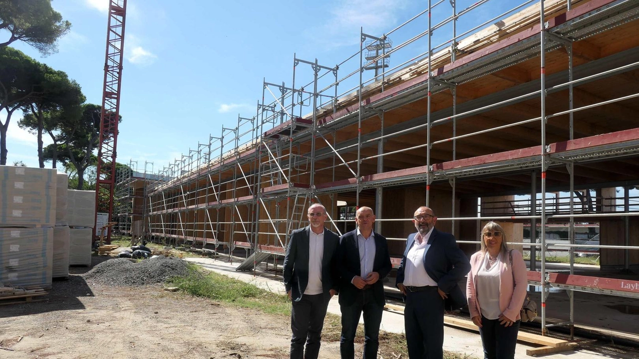 Il sopralluogo di ieri al cantiere dell’Istituto Alberghiero “Marconi“ Il sopralluogo di ieri al cantiere dell’Istituto Alberghiero “Marconi“