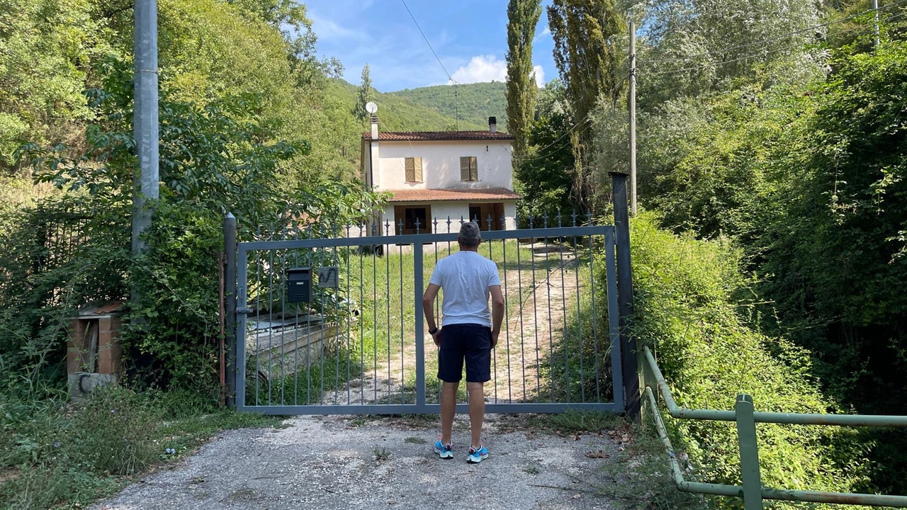 Il casale nei pressi del quale è stato sepolto il corpo dell’anziana Il casale nei pressi del quale è stato sepolto il corpo dell’anziana